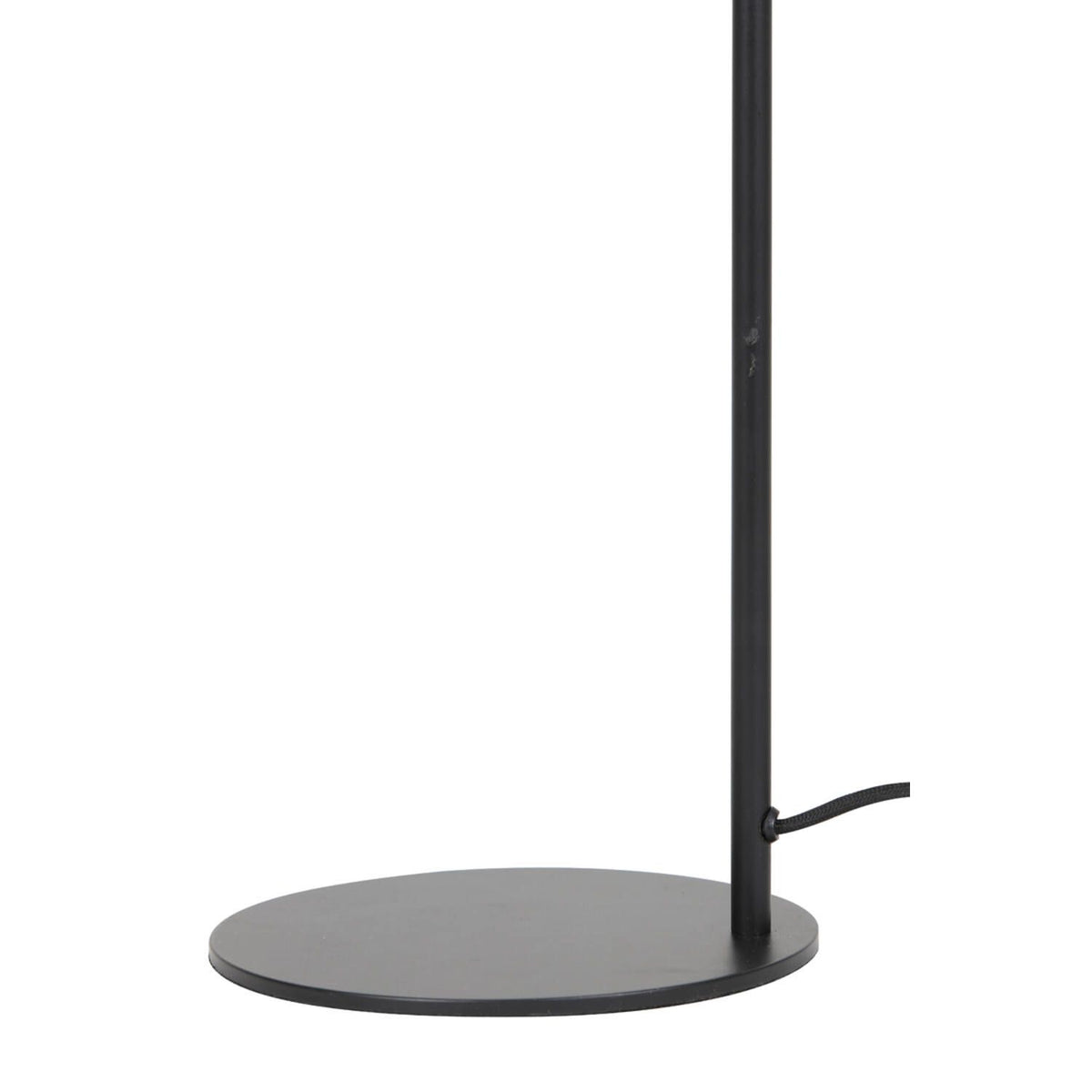 Zwarte vloerlamp met een ronde voet.