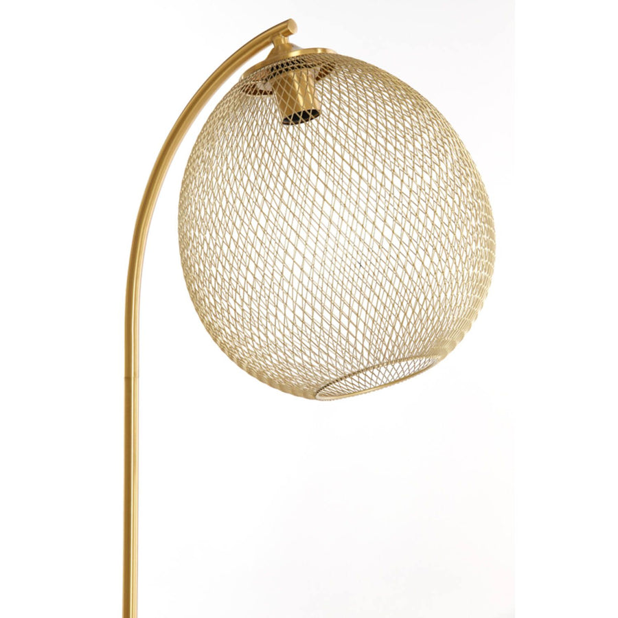 Gouden vloerlamp met een ovale lampenkap van draadgaas.