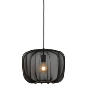 Hanglamp met zwart gaas en een zichtbare lamp.