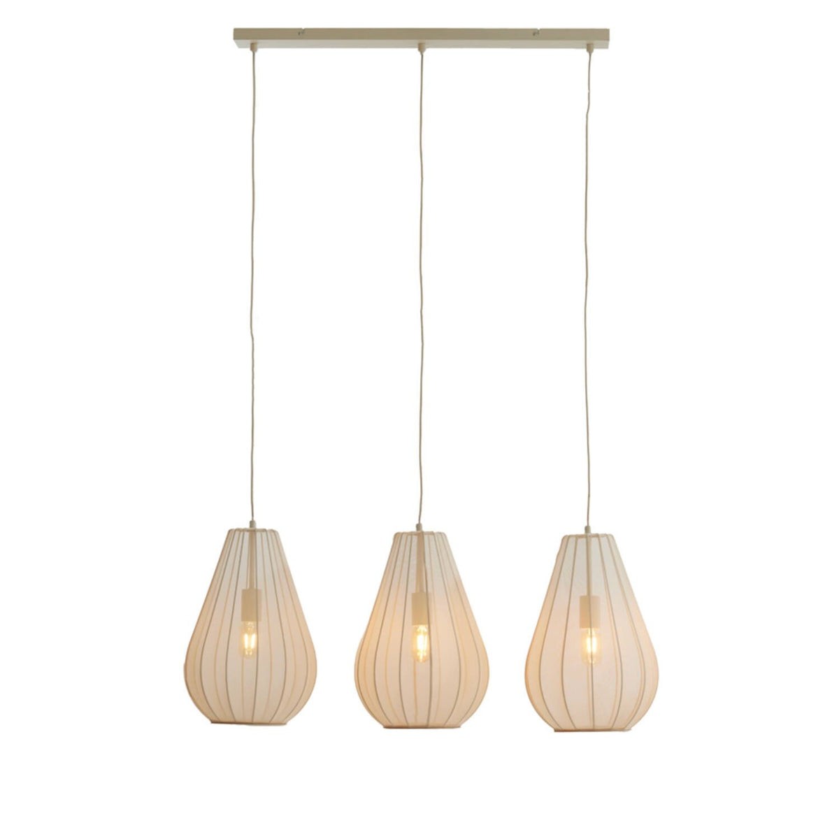 Hanglamp met drie lichtpunten en druppelvormige kappen, beige, hangend aan een horizontale stang.