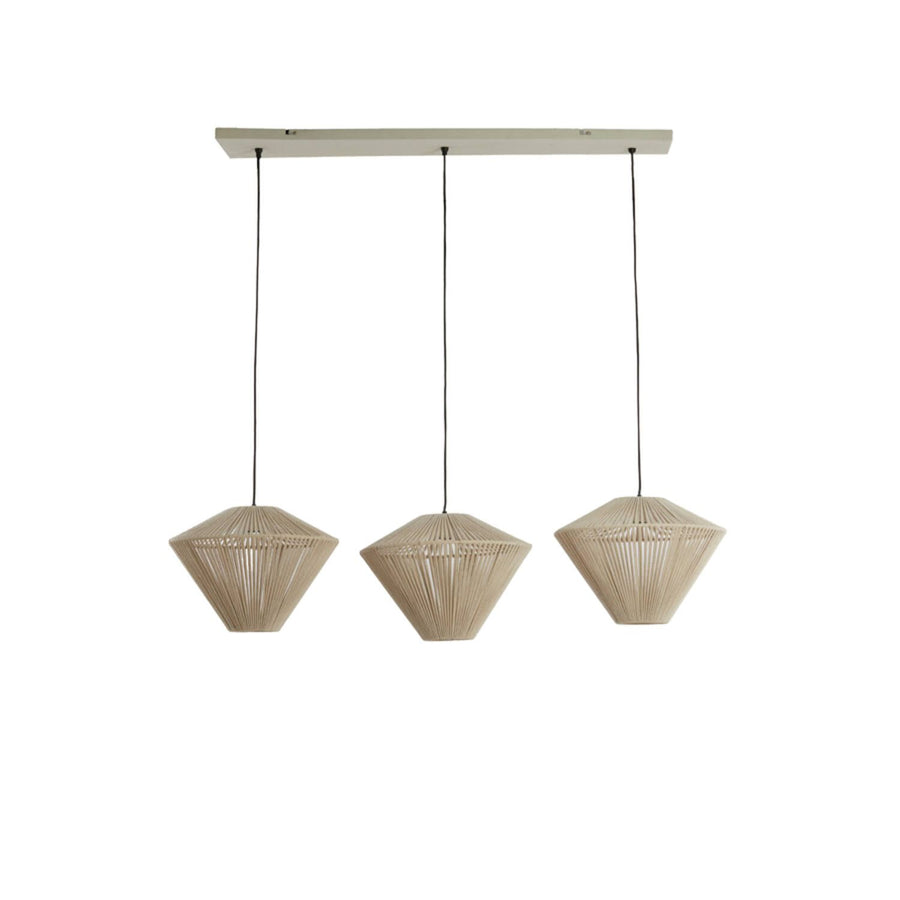 Drie beige hanglampen van touw hangen aan een rechthoekige houten voet.