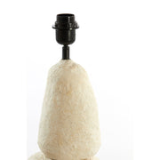 Beige, gestructureerde lampvoet met zwarte fitting, tegen een witte achtergrond.