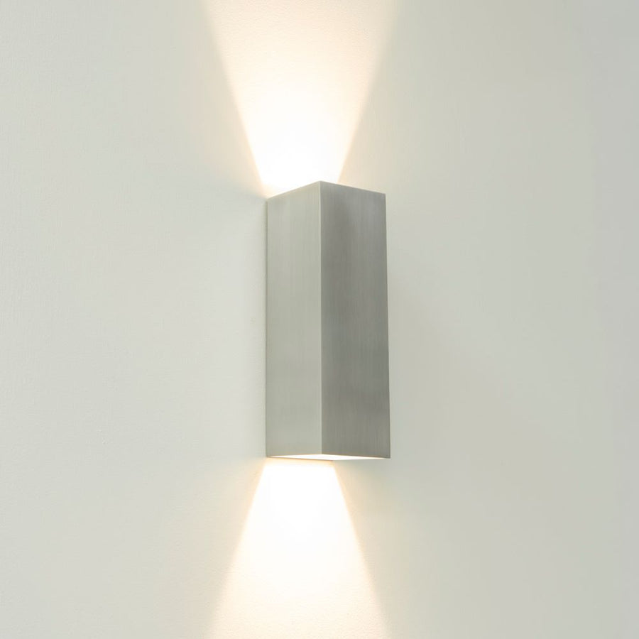 Artdelight Vegas 250 - Wandlamp - LED Dimbaar - IP65 Binnen/Badkamer - 2x4W 2700K - Design - Aluminium