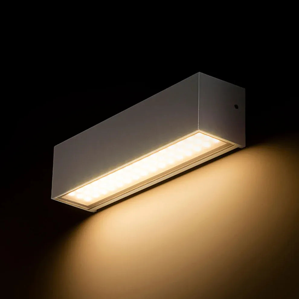 Camargue buitenlamp – moderne wandverlichting met strak en krachtig lichtbeeld IP65