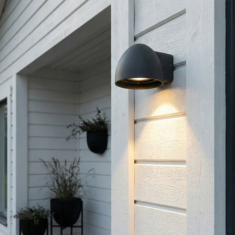 Buitenlamp Bourbon – moderne wandlamp met stijlvol downlight effect IP54