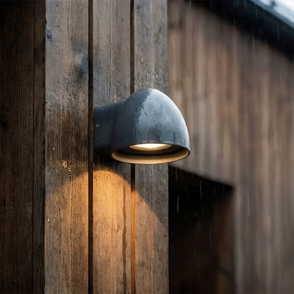 Buitenlamp Bourbon – moderne wandlamp met stijlvol downlight effect IP54