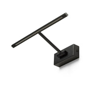 Zwarte LED schilderijlamp met slanke horizontale lichtbalk, verstelbare arm en rechthoekige wandplaat voor het verlichten van kunstwerken.