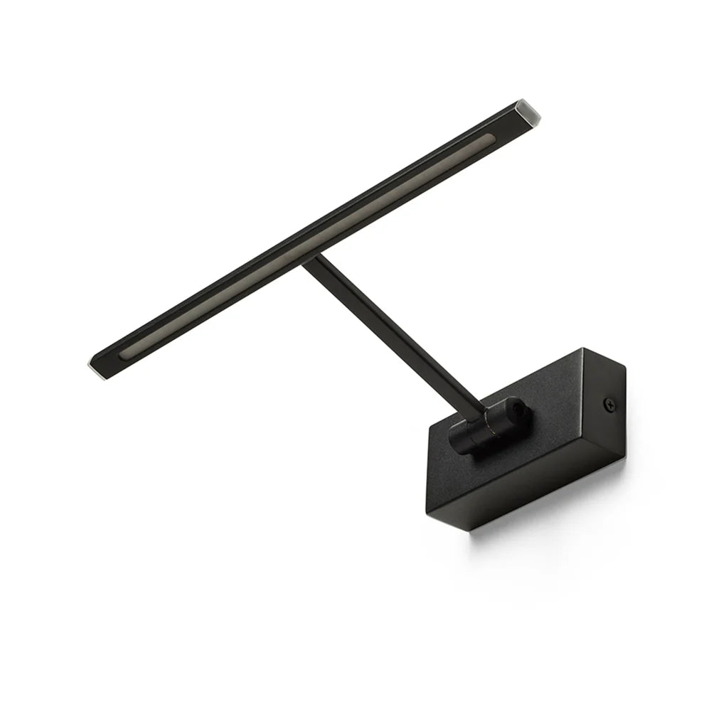 Zwarte LED schilderijlamp met slanke horizontale lichtbalk, verstelbare arm en rechthoekige wandplaat voor het verlichten van kunstwerken.